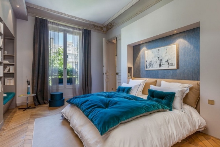 الباروك-يلتقي-الحديث-باريس-غرفة النوم-الحديثة-الأزرق-البيج-الرمادي