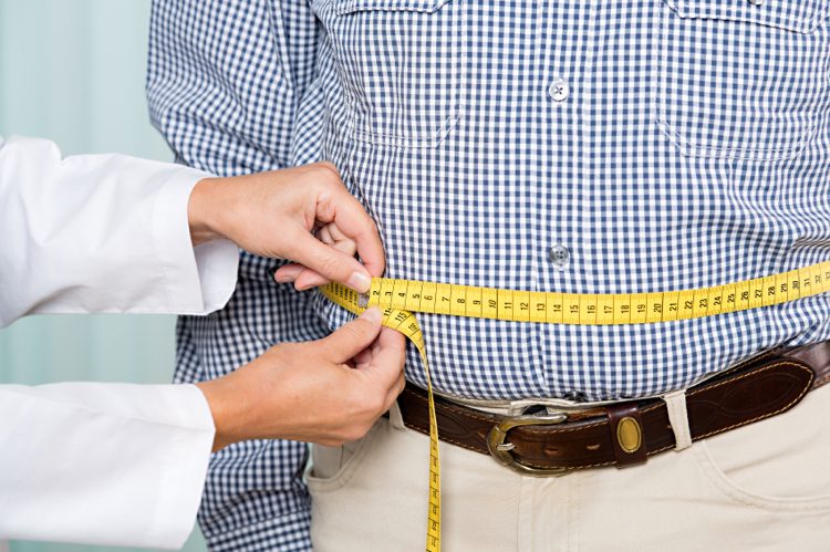 قياس محيط الخصر لديك بشكل صحيح وتفقد الدهون
