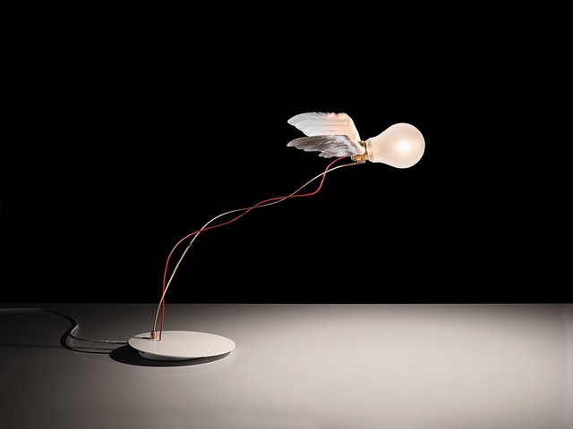 مصباح طاولة لمبة هالوجين ريش طائر مزخرف يدويًا تصنيع دقيق من قبل الشركات المصنعة الألمانية