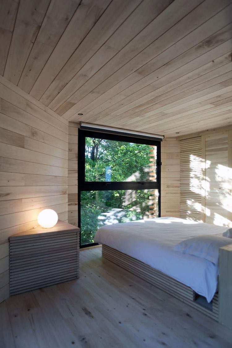 البقاء بين عشية وضحاها منزل الشجرة الطبيعة الداخلية غرفة نوم الكسوة الخشب