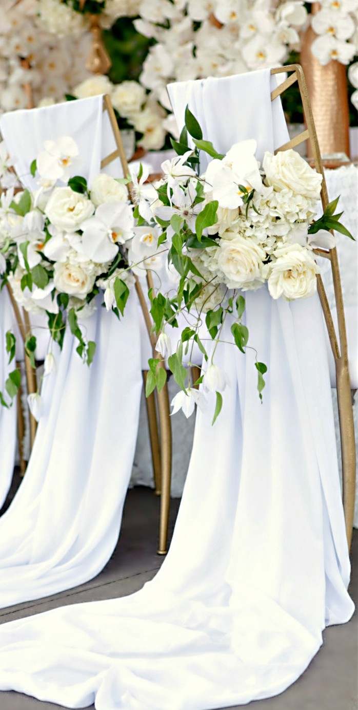 ديكور كرسي زهور الزفاف فكرة بيضاء رومانسية