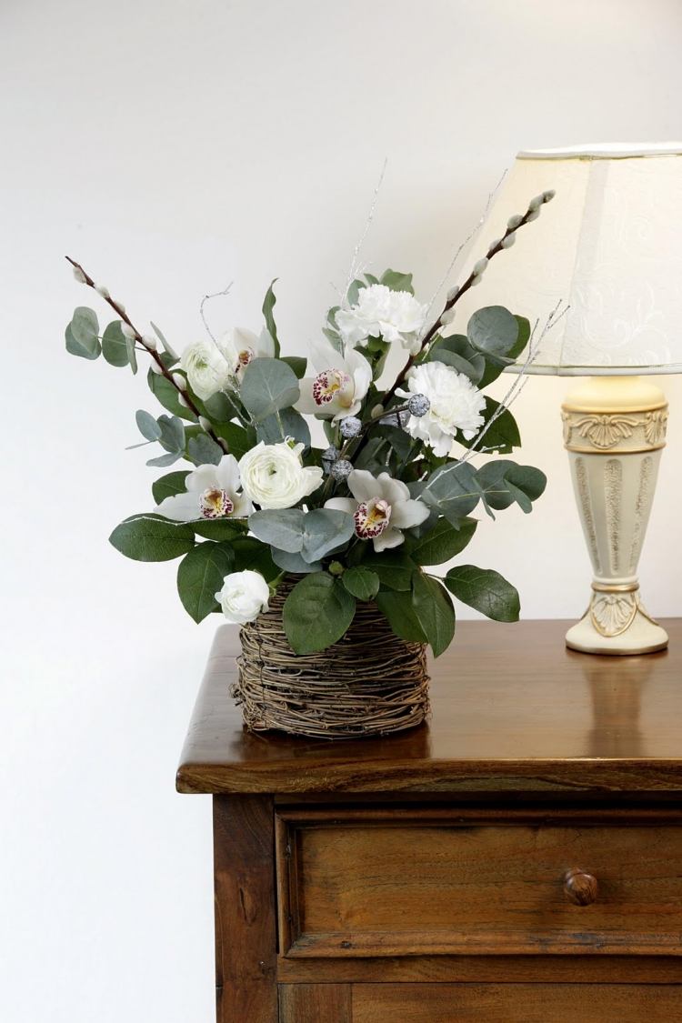 زهور-أونلاين-ترتيب-أبيض-رانونكولوس-بساتين الفاكهة-الخضراء