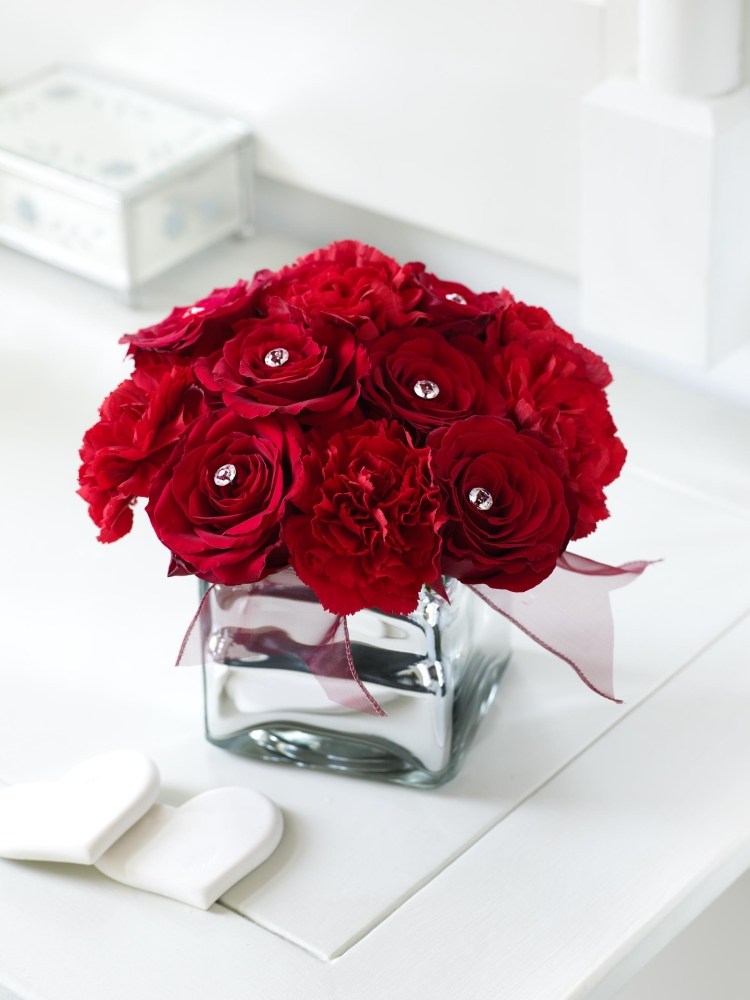 طلب الزهور عبر الإنترنت بلورات عيد الحب والورود الحمراء والقرنفل