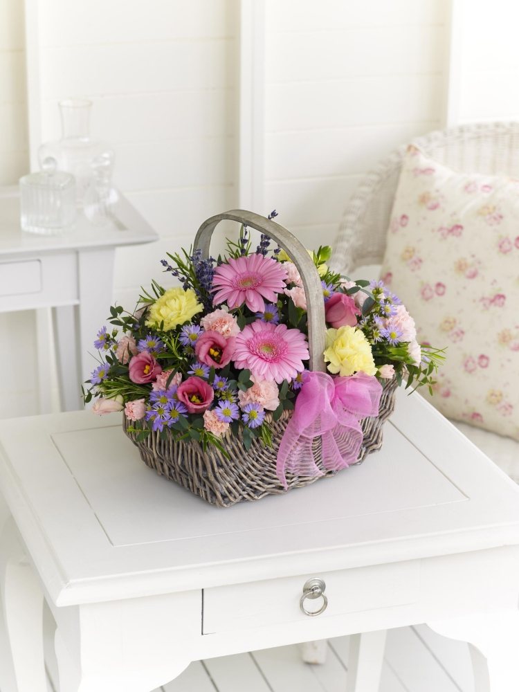 عيد الأم الزهور-العطاء-سلة-الشريط الوردي