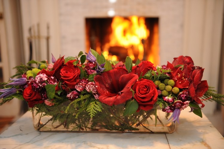 اطلب الزهور عبر الإنترنت أدوات المائدة الزهرية-عيد الميلاد-الورود-النرجس-الأخضر