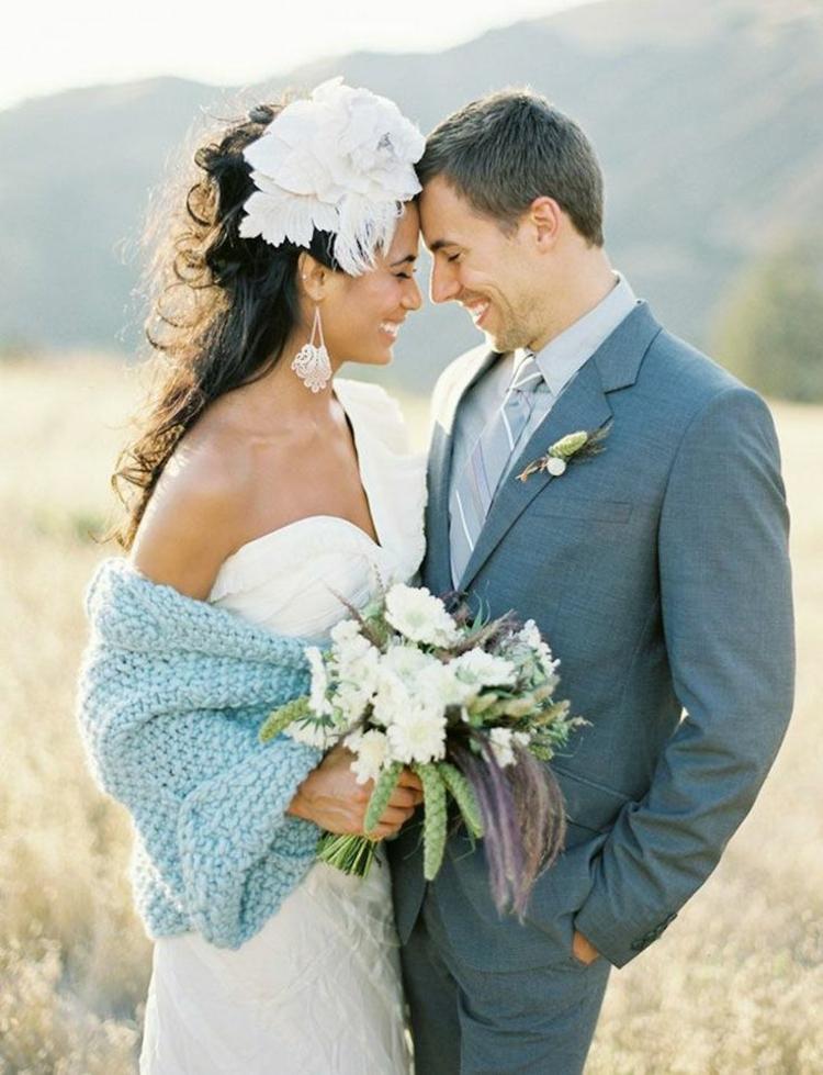 عروس-عباءة-زفاف-ازرق-فاتح-شتوي-تصميم-متماسكة-اكسسوارات للشعر