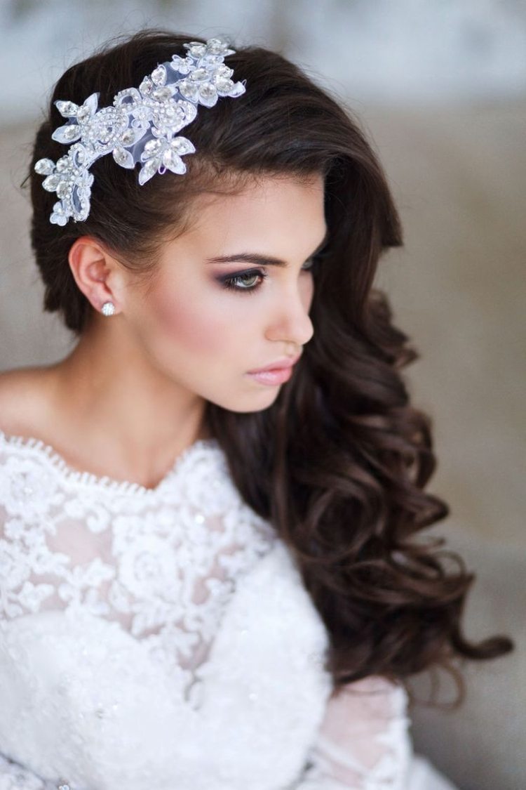 تسريحات الشعر للعرائس مطوية جانبية - تجعيد الشعر - إكسسوارات الشعر - الأزهار