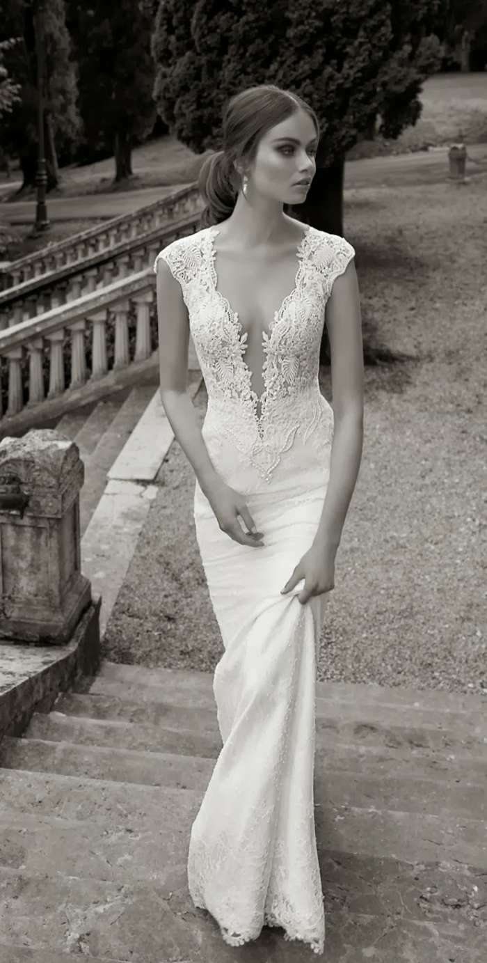 فستان زفاف بيرتا بنمط زهرة الدانتيل