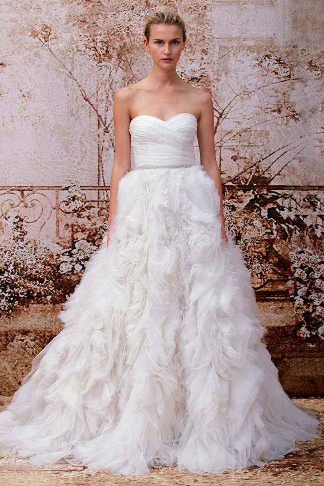 فستان الزفاف الكشكشة الريش قطعتين الصدار الأبيض