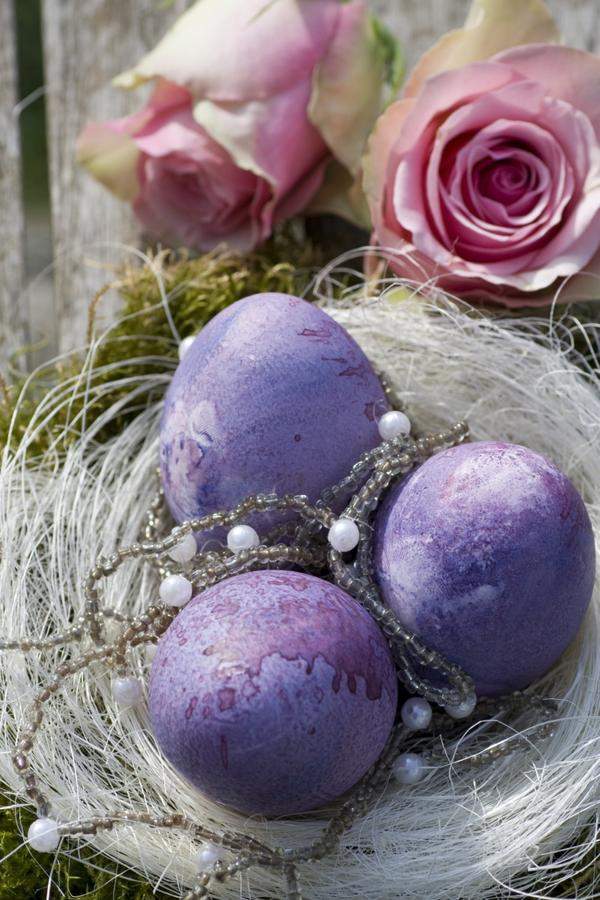 أفكار الديكور لعش عيد الفصح بيض عيد الفصح الأرجواني ترتيب الورود