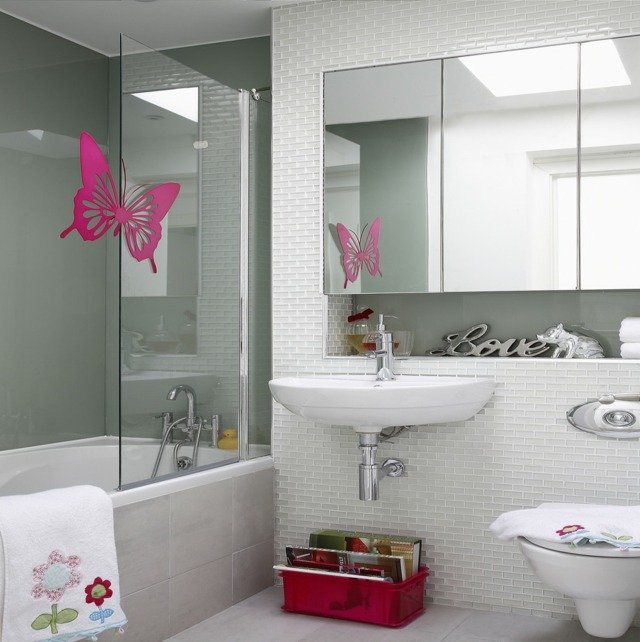 الحمام مغسلة مقصورة الاستحمام فوق خزانة المرآة