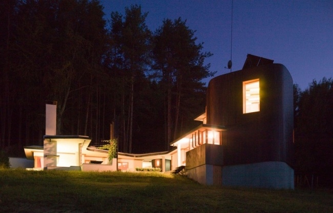 كوخ مصمم منزل الصياد البحيرة بعد الإضاءة