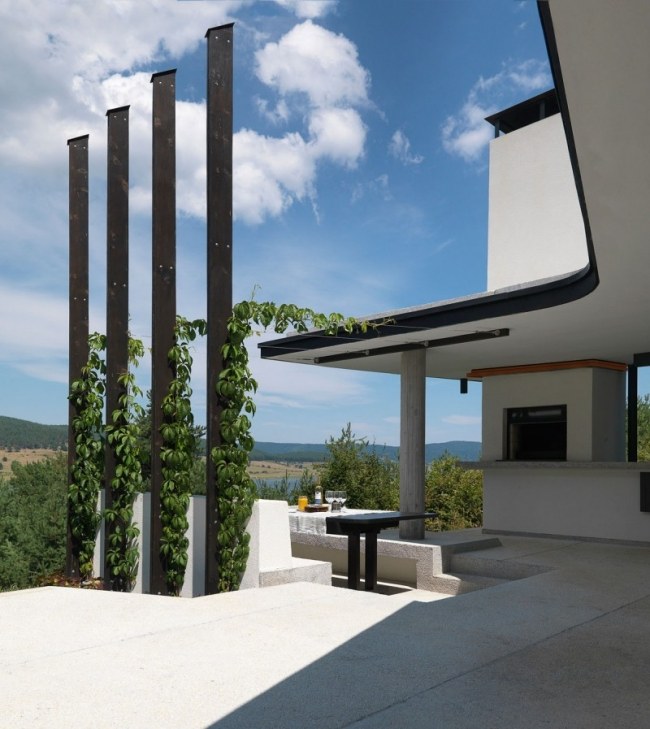 منزل صياد سمك حديث بتصميم منحني الشكل بلغاريا Simon Gill Architects
