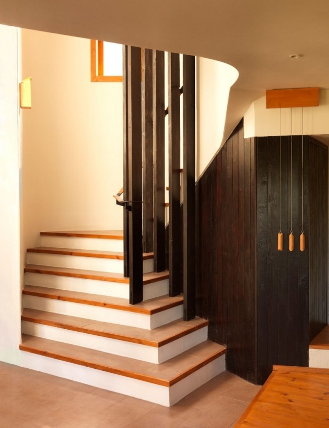 تصميم الدرج التصميم الداخلي دافئ نغمات الخشب