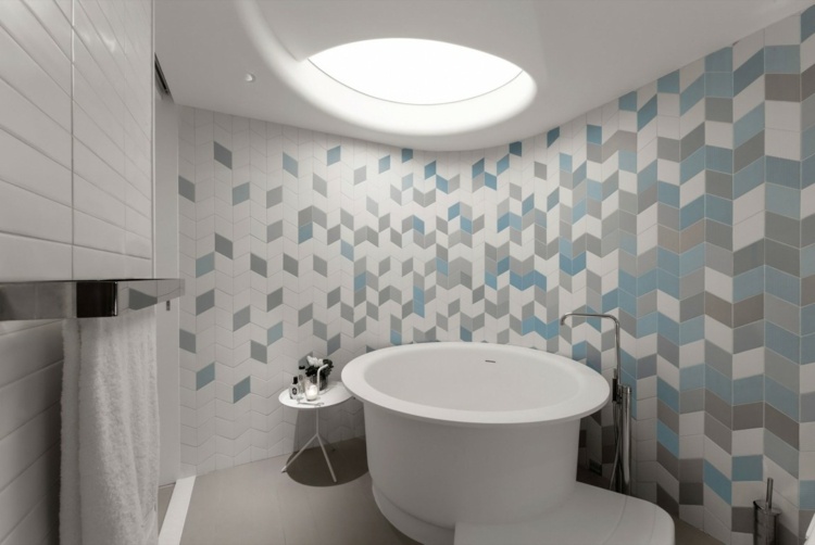 إضاءة السقف تصميم الحمام بانيو مستدير البلاط أزرق فاتح رمادي أبيض