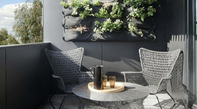 زينة لشرفة صغيرة أحادية اللون-شعرية-كراسي-نبات-أكياس-حائط