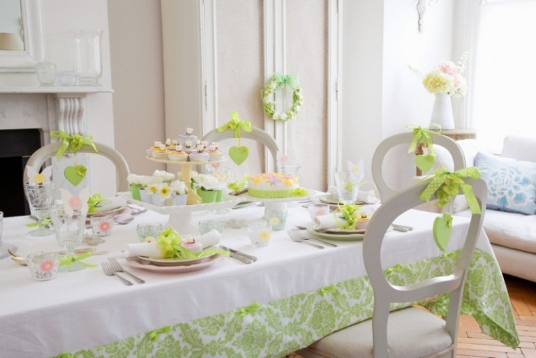 طاولة تزيين-كلاسيكية-خضراء-مفرش-صنع بنفسك