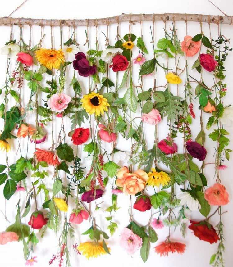 الزهور والفروع الجميلة كزينة الربيع على الحائط