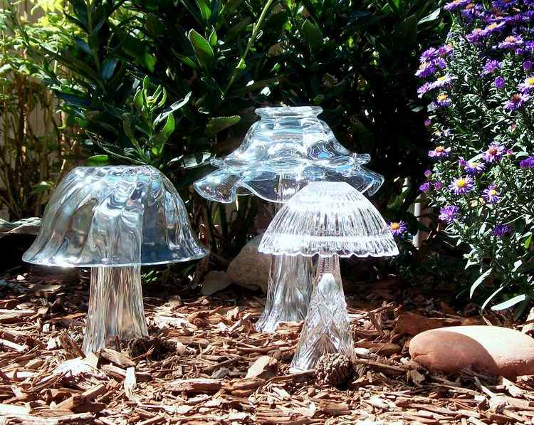 اصنع فطر زينة الحديقة بنفسك من المزهريات الزجاجية والسلطانيات