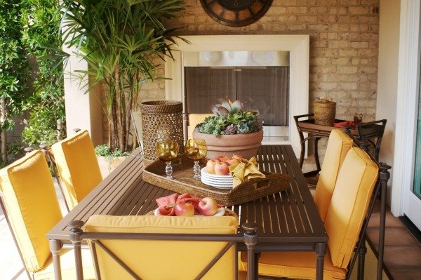 الخريف طاولة حديقة الديكور فناء مفرش المائدة الأصفر التفاح ترتيب جدار من الطوب