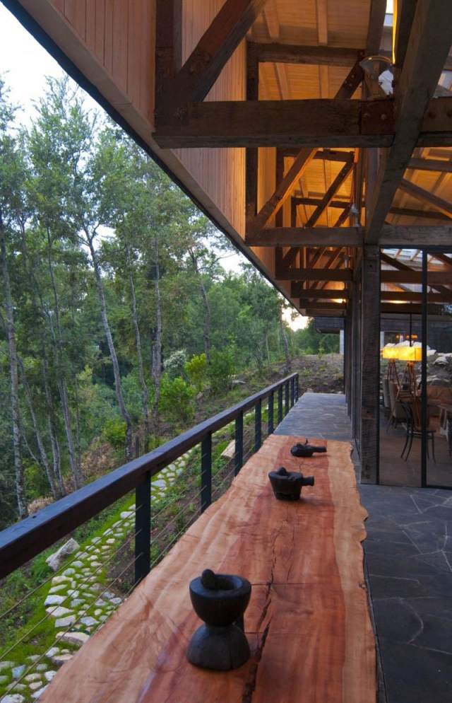 عناصر أرضية خشبية ريفية للشرفة تصميم حجرى حديث