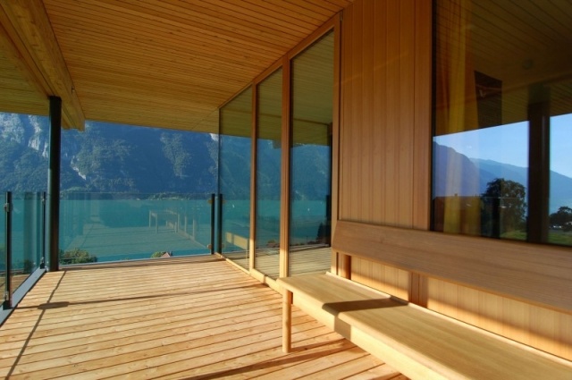 أفكار لكسوة الأرضيات الخشبية الخفيفة للشرفة الحديثة الدافئة