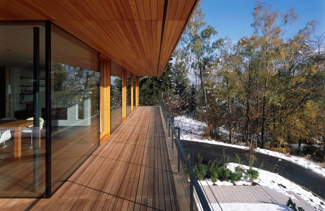 أرضية الشرفة من الخشب ، غرفة زجاجية من الخشب rusitkales ، أرضيات الشرفة