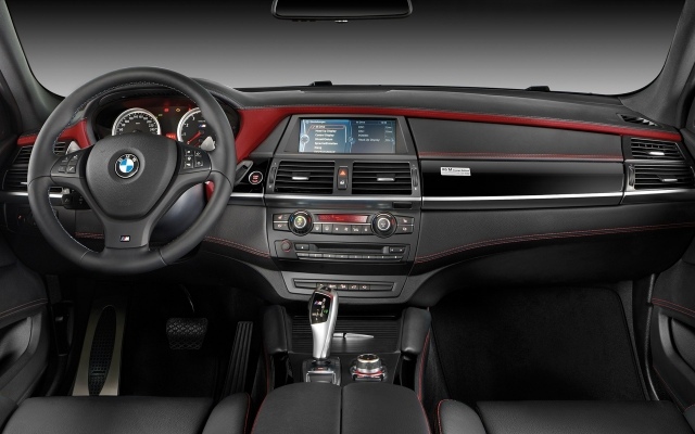 المقصورة الداخلية لسيارة BMW X6 M Design Edition 2014