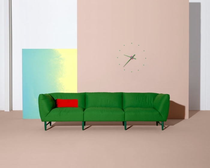 أريكة Coppla في ساعة حائط خضراء