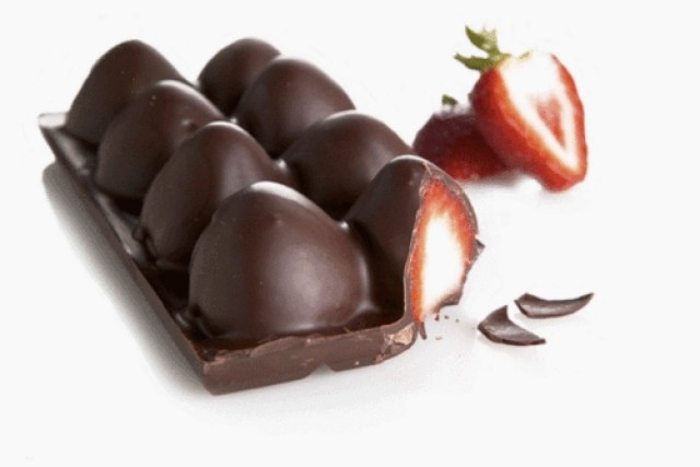 مكعبات ثلج شكل شوكولاتة فراولة وصفة حلوى