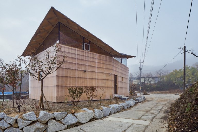 سقف خشبي معلق منزل عائلة حديث كوريا الجنوبية