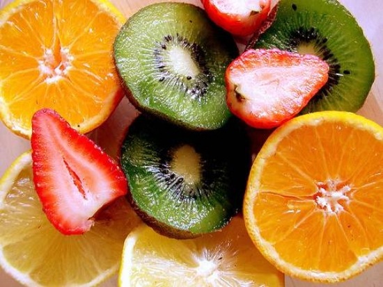فاكهة صحية جيدة الفراولة البرتقال الكيوي متنوعة