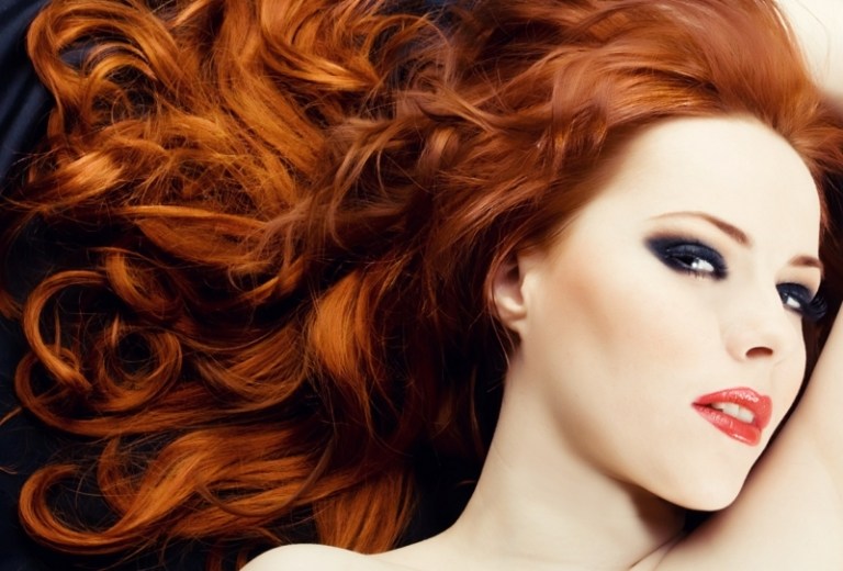 تسريحات الشعر الخريف من النجوم الشعر الأحمر النحاس تجعيد الشعر فكرة نظرة السيدات