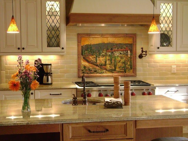 الإضاءة في المطبخ تبدو تقليدية لوحة جو دافئ