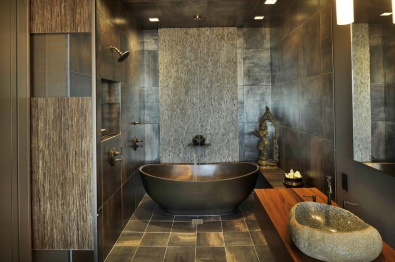 أفكار تصميم حمامات فاخرة - بلاط جدران حوض الاستحمام النحاسي