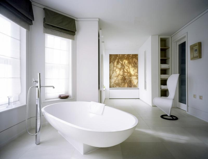 حمام-تصميم-فاخر-عقيق-الحائط-أبيض-بانيو