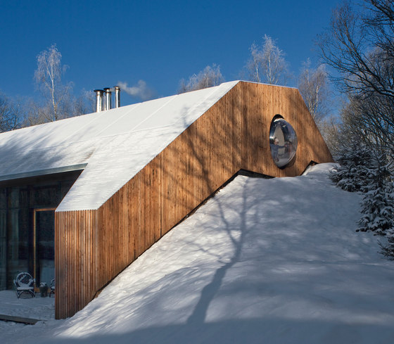 منزل خشبي موفر للطاقة في الثلج