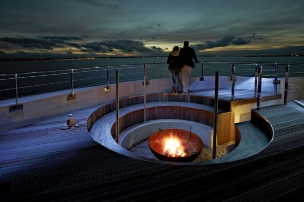 مدفأة مفتوحة في فندق سبيت بانك فورت البحر كحصن بحري