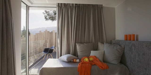 غرفة نوم - سرير فردي - من الأرض إلى السقف - زاوية قراءة زجاجية