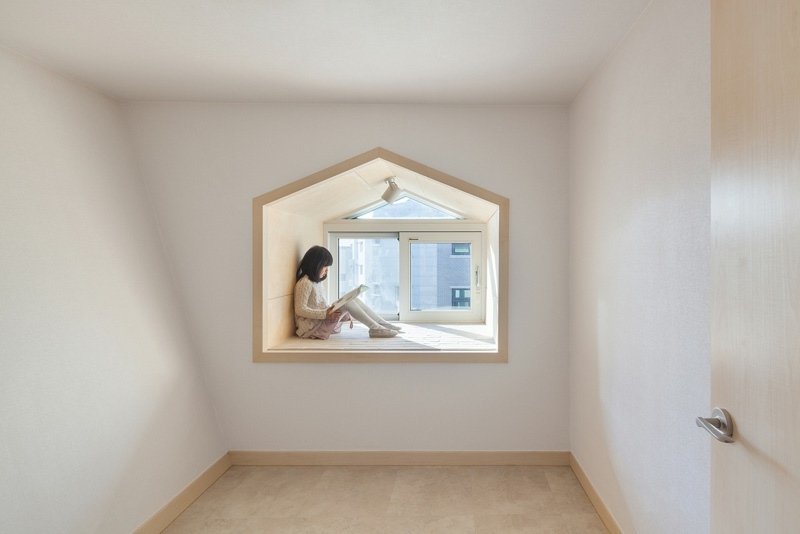 منطقة الجلوس نافذة الجدار مكانة فكرة غرفة الأطفال زاوية القراءة