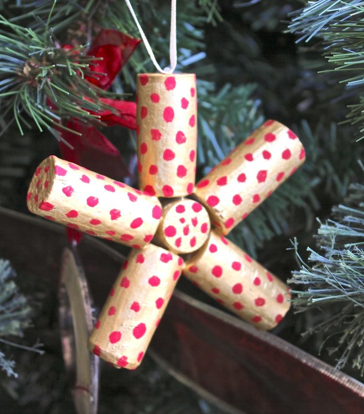 زينة عيد الميلاد مصنوعة من الفلين على شكل نجمة نمط نقطة زخرفة شجرة حمراء