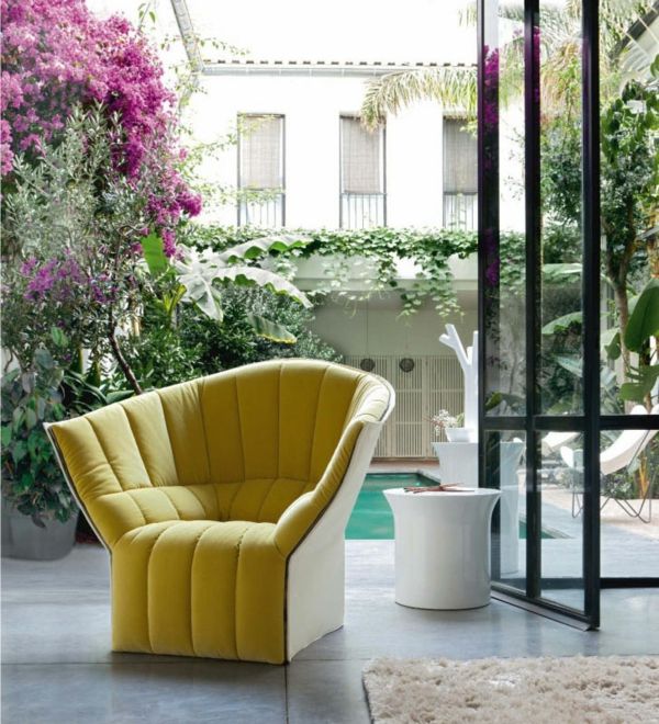 كرسي بذراعين حديث بتصميم Ligne-Roset-Yellow