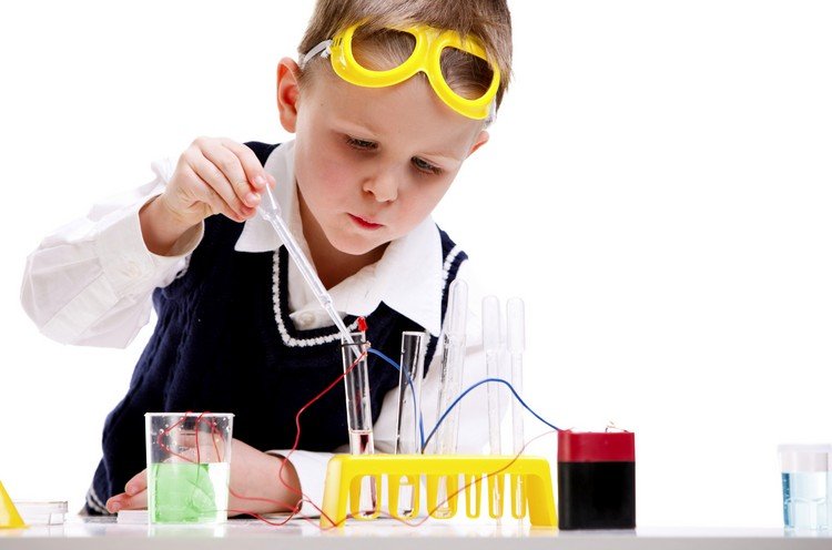 تجارب للأطفال - علوم - كيمياء - قارورة - بطارية - فيزياء
