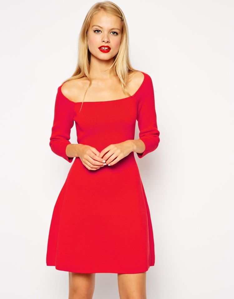 فستان أحمر متماسك بياقة مربعة