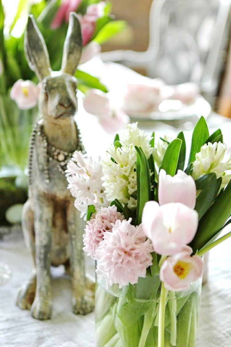 الجدول الديكور لعيد الفصح بوكيه-صفير-الأبيض-عيد الفصح الأرنب-الشكل