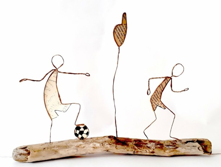 كرة القدم كموضوع لأشكال الأسلاك الورقية العصامية