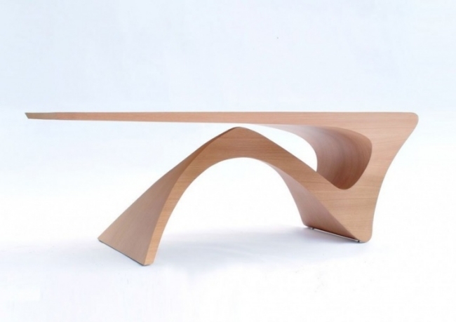 تصميم طاولة خشبية حديثة من الخشب الطبيعي الفاتح بواسطة daan mulder