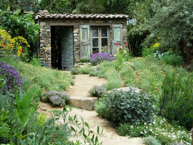 حديقة-تخلق-رومانسي-سقيفة-حجارة-متوسطية-طبيعية
