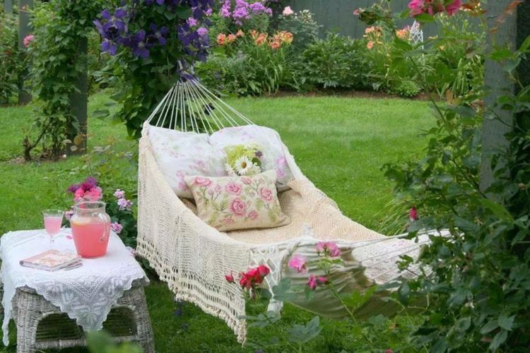 خطة وسادة حديقة أرجوحة رومانسية طاولة جانبية عصير الليمون