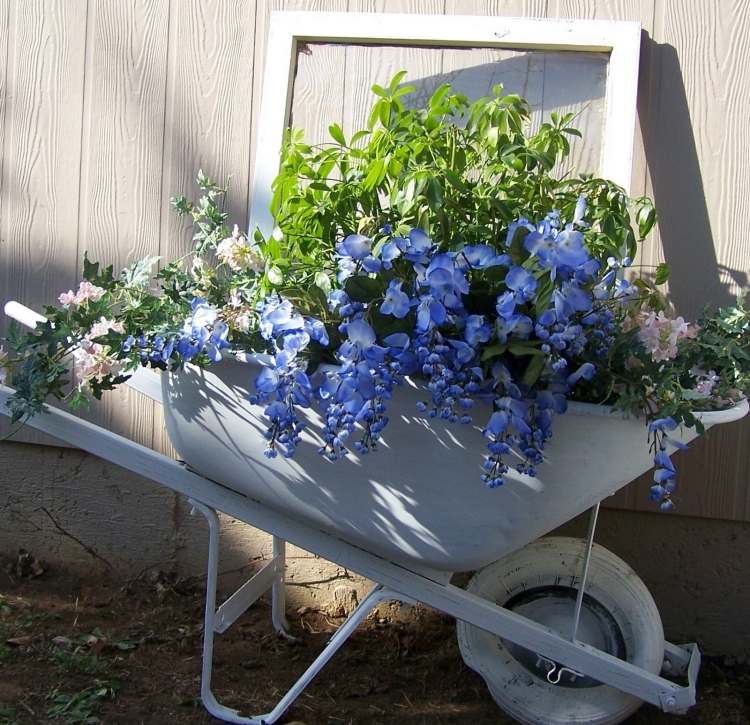 زينة الحديقة من الأشياء القديمة عربة اليد-سرير الزهور
